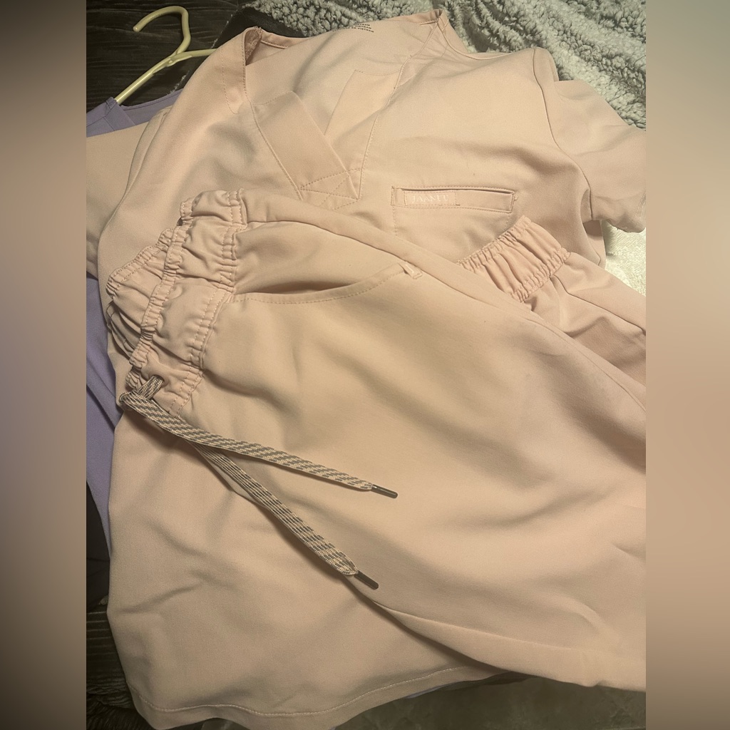 Jaanu Scrub Set